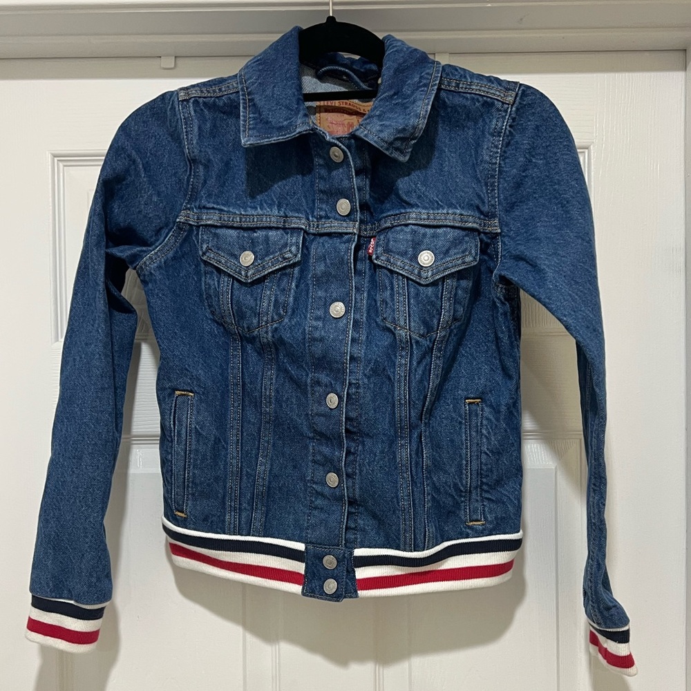 Levi Jean jacket size small!